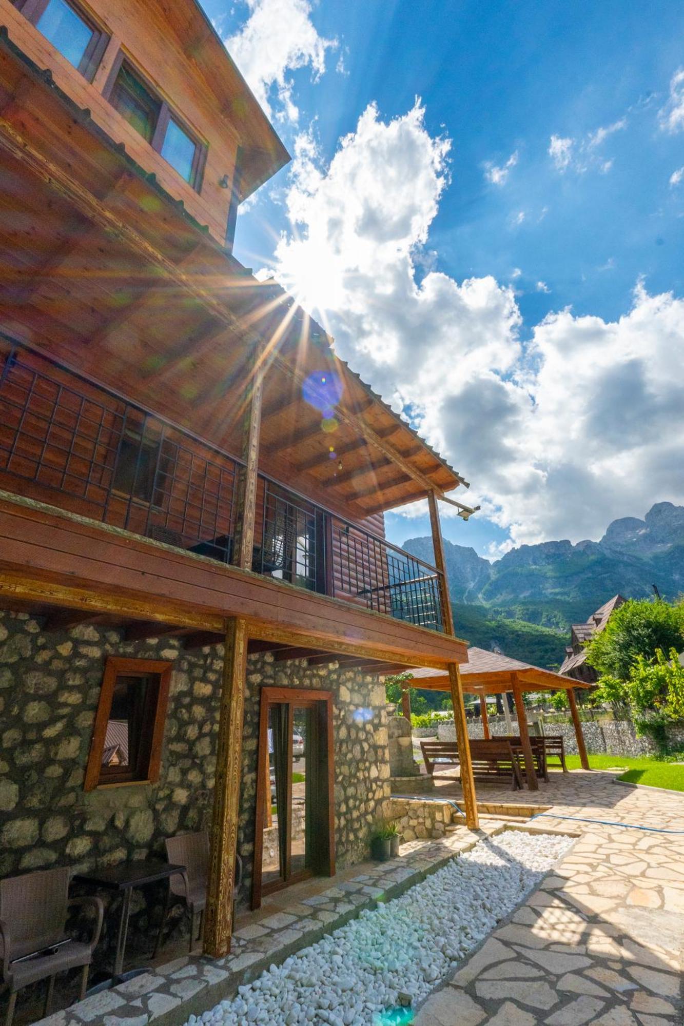 Gegest Hotel Theth Esterno foto